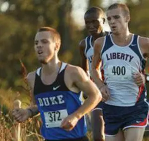 Spencer Pesha running with Duke jersey in a collegiate race.