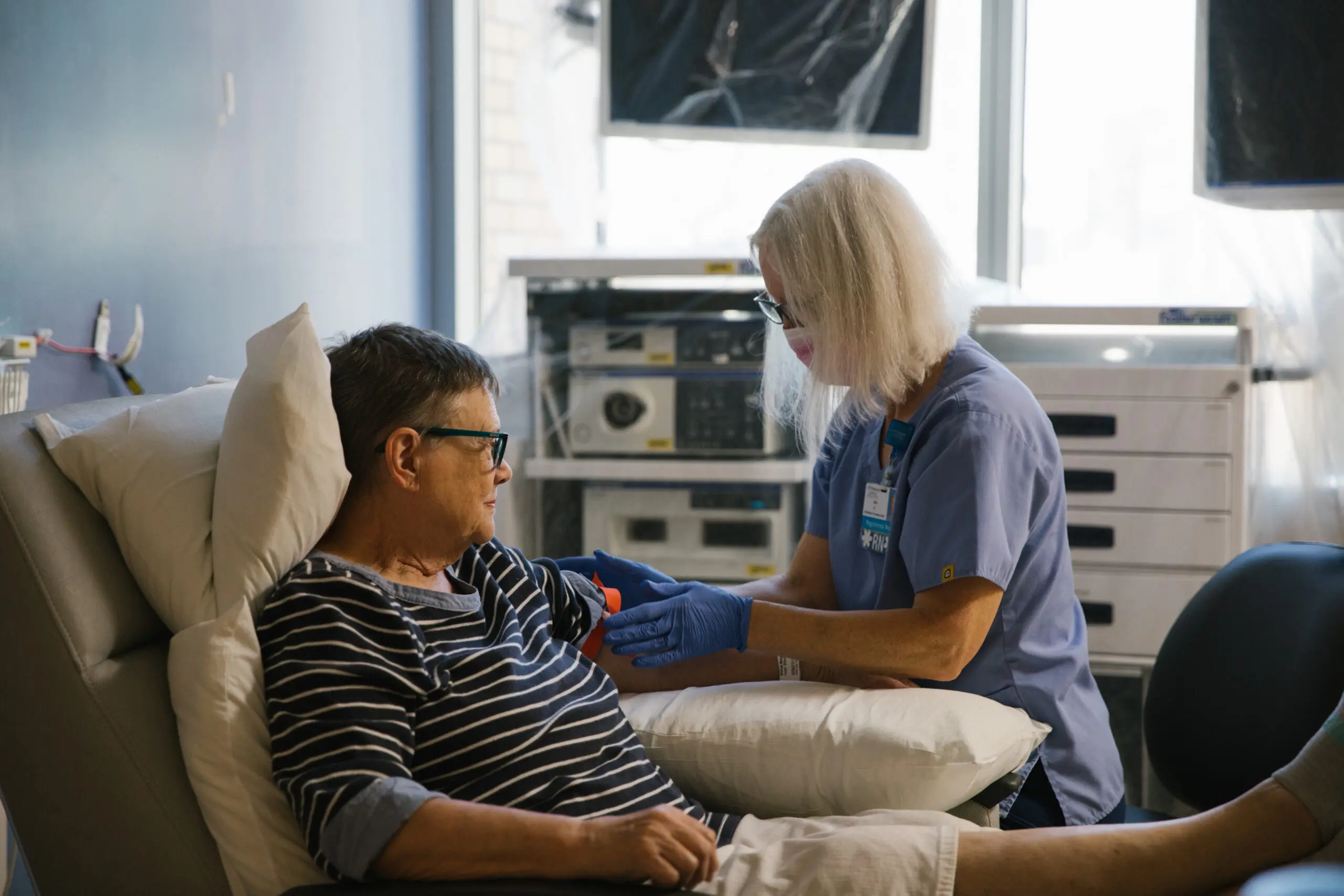 Andrea Gilbert receiving a lecanemab infusion.