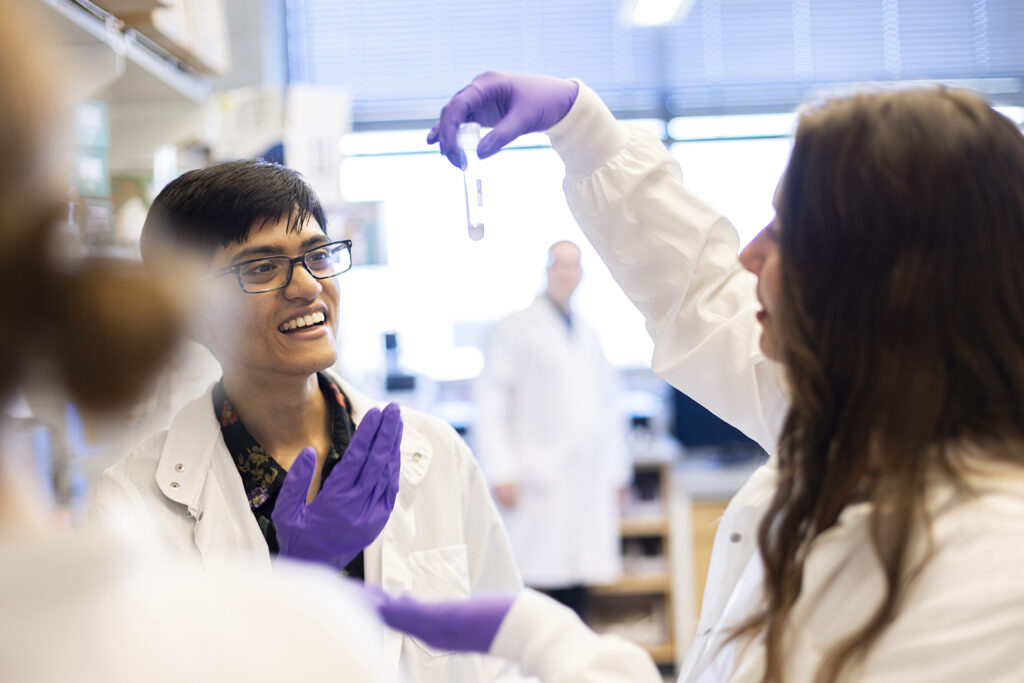 Lab Baker Science baker-lab5-1024x683 | UW Medicine
