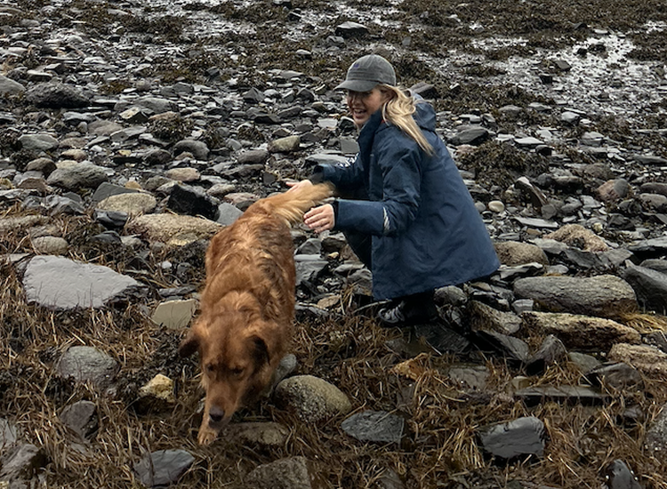 Carolina Pavlenco and her dog outside.